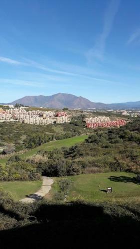 Duquesa Fairways 82, A Spacious Apartment With Fabulous Views And Facilities