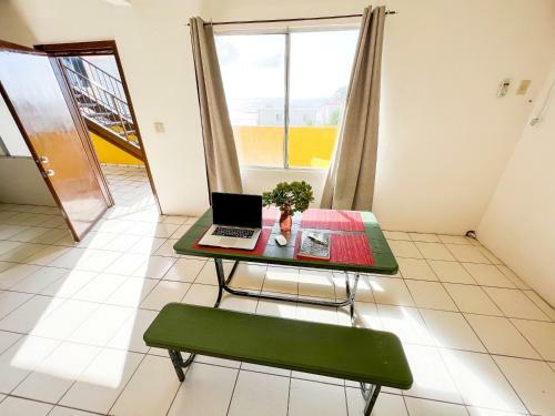 Ith Lazy Lobster Surf Hostel & Cowork