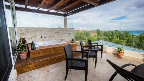 Executive Penthouse With Unobstructed Views At The Elements By Bric