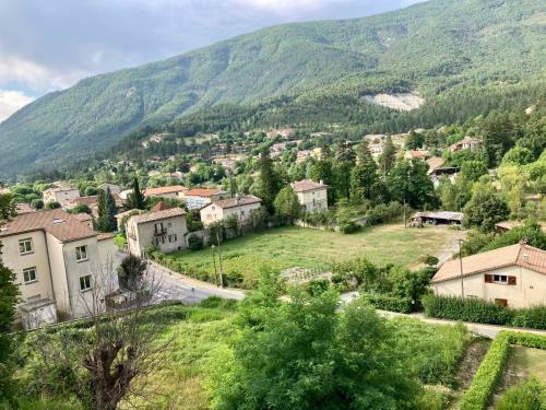 Apartamento Charmant Appartement Dans Joli Village D?annot