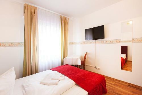 Hostal Pension Floesserstube