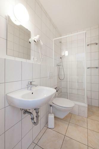 Hostal Pension Floesserstube