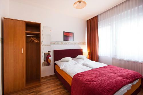 Hostal Pension Floesserstube
