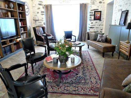 Hostal Les Terres D'aramis: Maison D'h�tes � Aramits (64)