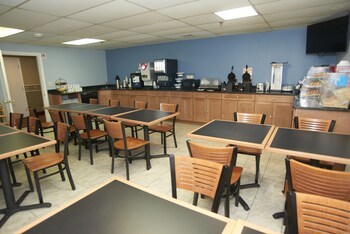 Hotel Sandwich Lodge & Resort