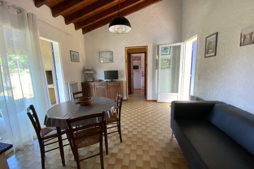 Maison Cri-cri � Ar�s