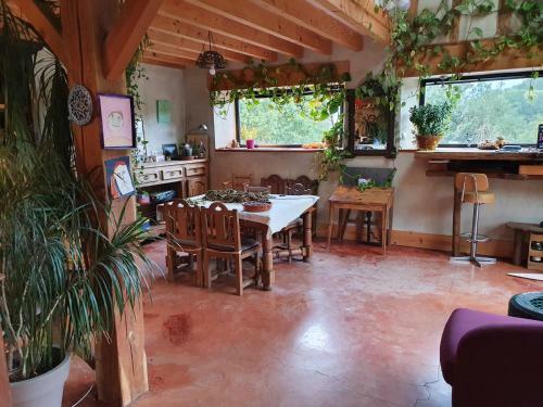 Maison Atypique Et Chaleureuse Dans La Nature