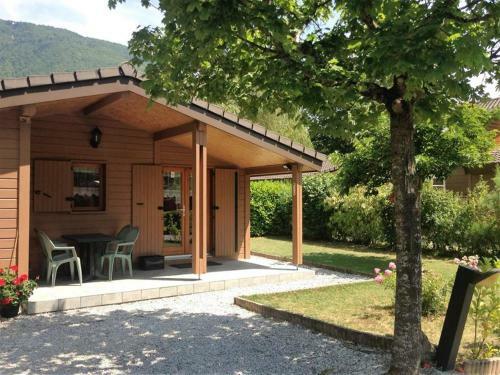 Annecy Lakeside Cabin