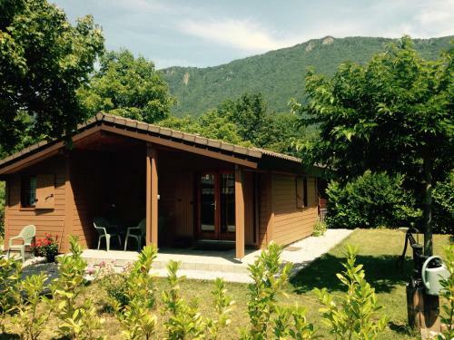 Annecy Lakeside Cabin
