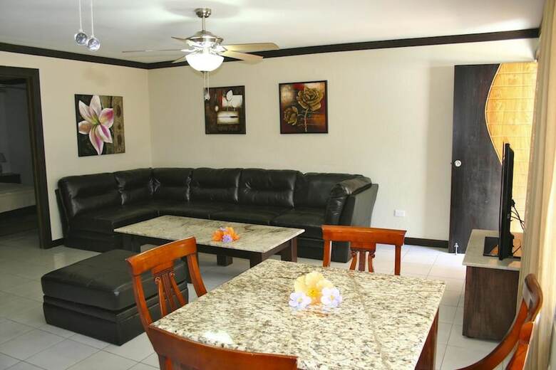 Tuanis Aparthotel