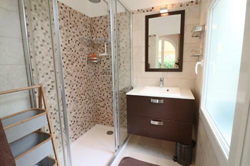 Splendid Villa, Garden & Jacuzzi, 200m From Beach
