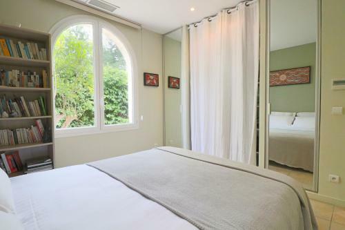 Splendid Villa, Garden & Jacuzzi, 200m From Beach