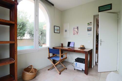 Splendid Villa, Garden & Jacuzzi, 200m From Beach