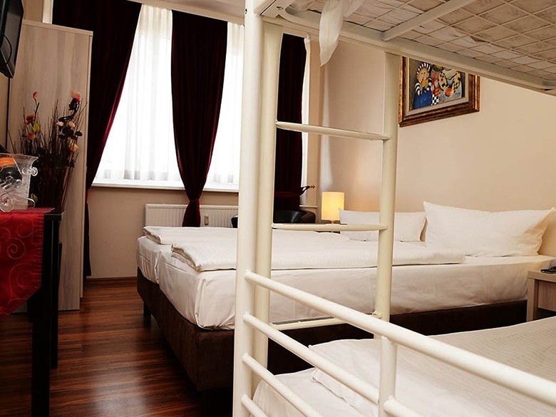 Aga's Hotel