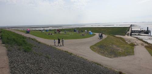 Wohnmobilstellplatz Hemenswarft An Der Nordsee - Meerblick