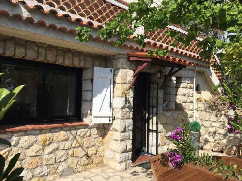 Apartamento Studio Avec Air Conditionn� & Parking Antibes