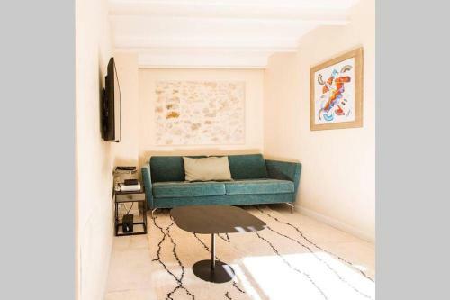 Luxurious 2-beds House In Old Antibes, Terrace