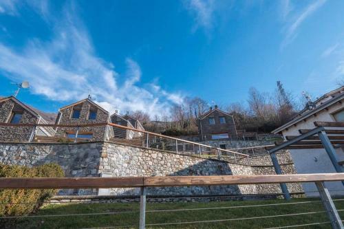 Magic Lake View With Beautiful Pool Area (Camelia)