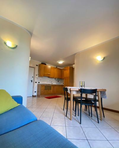 Delightful 2 Bedrooms Apartment With Patio.