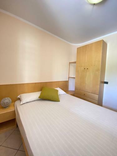 Delightful 2 Bedrooms Apartment With Patio.