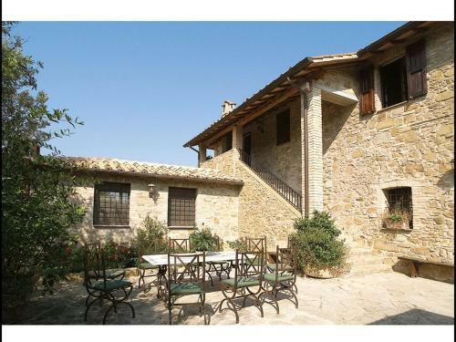 Alluring Apartment In Passaggio Di Bettona With Pool