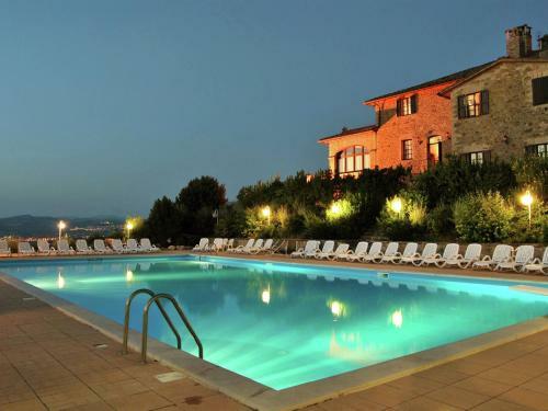 Alluring Apartment In Passaggio Di Bettona With Pool