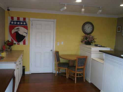 Hotel Travel Inn And Suites