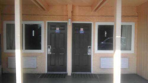 Hotel Travel Inn And Suites