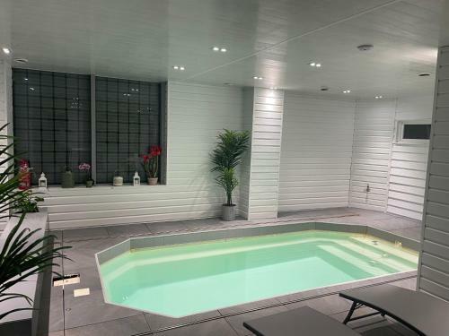 Apartamento Loft Spa Centre Ville Piscine Priv�e Int�rieure Chauff�e