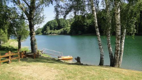Maison Lac de Pareloup -les Pieds Dans L'eau-