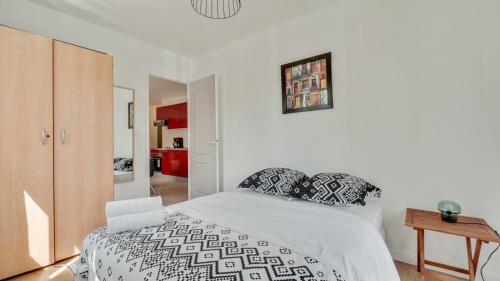 Chic Apart With Parking Near Paris