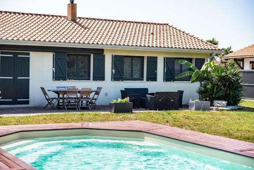 Villabassin?6pers?piscine?v�los