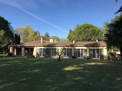 Villa Proven�ale Avec Spa Et Piscine