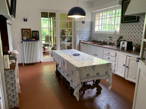Villa Proven�ale Avec Spa Et Piscine