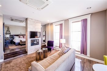 Hotel At The Lafayette