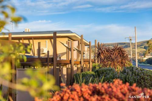 Sandpiper Motel