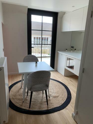 Hostal L'appartement Et Les Suites de Vjl...