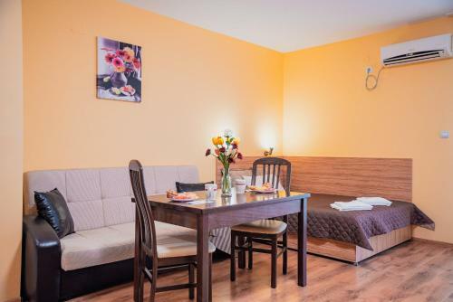 Teis Apartments