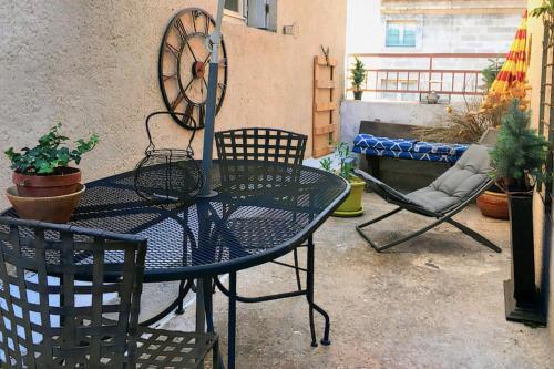 Nice Apartment With Terrace Near In Avignon