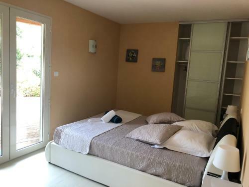 Villa Anani 9/p+1bb Piscine Chauff�e