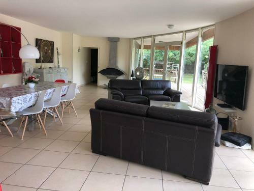 Villa Anani 9/p+1bb Piscine Chauff�e