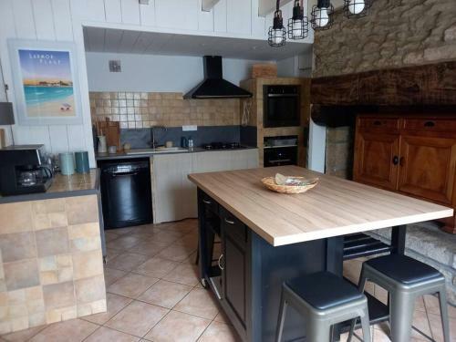 Maison Chaleureuse En Pierre Entre Mer Et Campagne