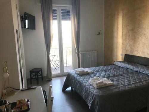 Hostal Holabologna B&B
