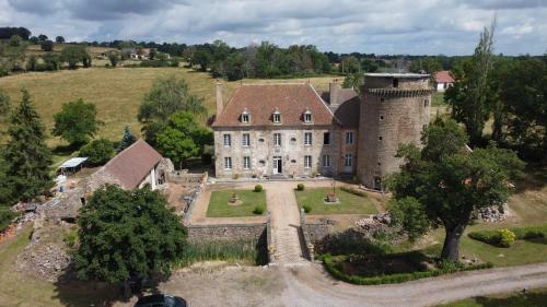 G�te Au Ch�teau de Sallebrune