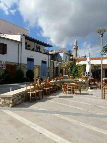 Romios Apartments