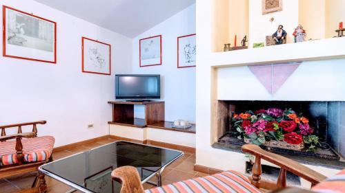 Villa Vallocchia - Sleeps 18 Exclusive Poolgrounds 6
