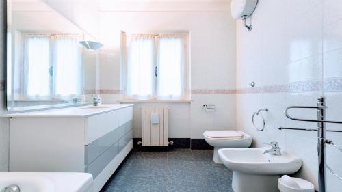 Villa Vallocchia - Sleeps 18 Exclusive Poolgrounds 3