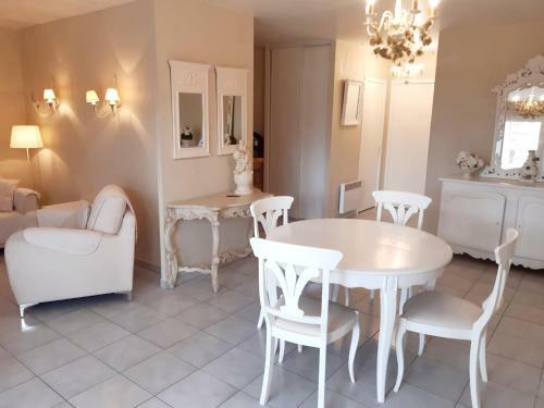 G�tes Entiers "l'olivier" Et "le M�dicis"