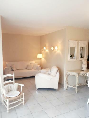 G�tes Entiers "l'olivier" Et "le M�dicis"