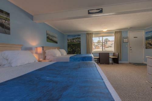Footbridge Beach Motel
